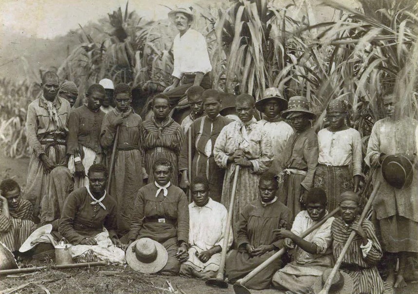 South Pacific islanders (Kanakas), with an overseer (background), on a sugar plantation, Cairns, Queens., Austl., c. 1890.