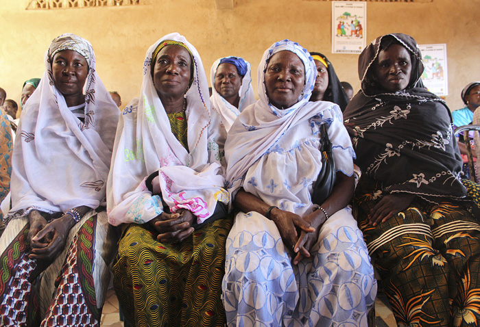 Women from the Zitenga region in Burkina Faso listen to a discussion on Female Genital Mutilation/Cutting (FGM/C)