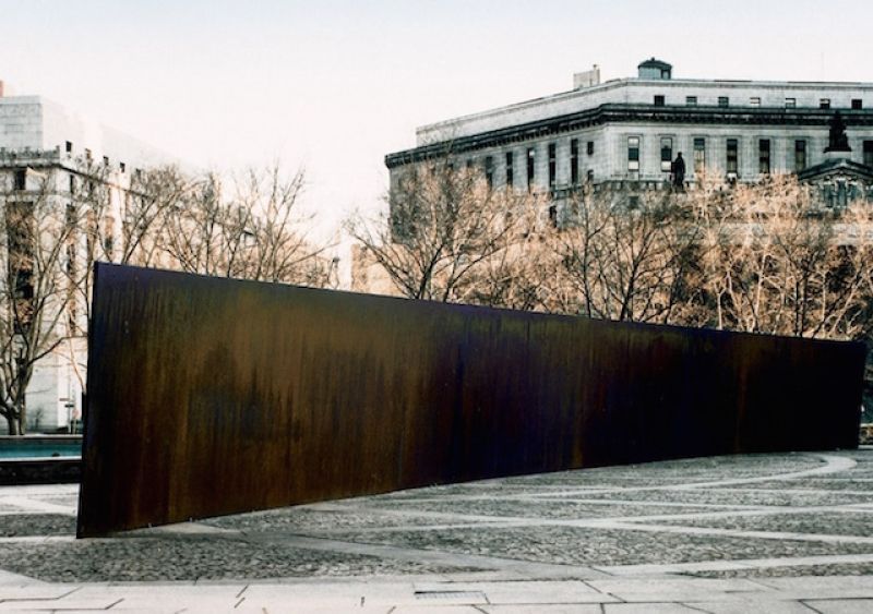 Photograph of Richard Serra's Tilted Arc