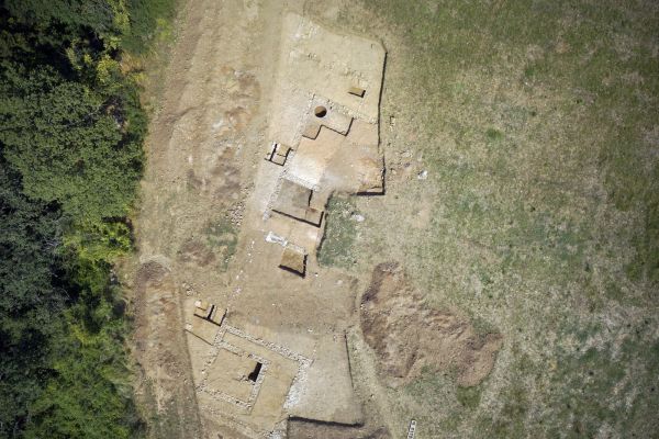 Aerial photograph of the workshop building during excavation