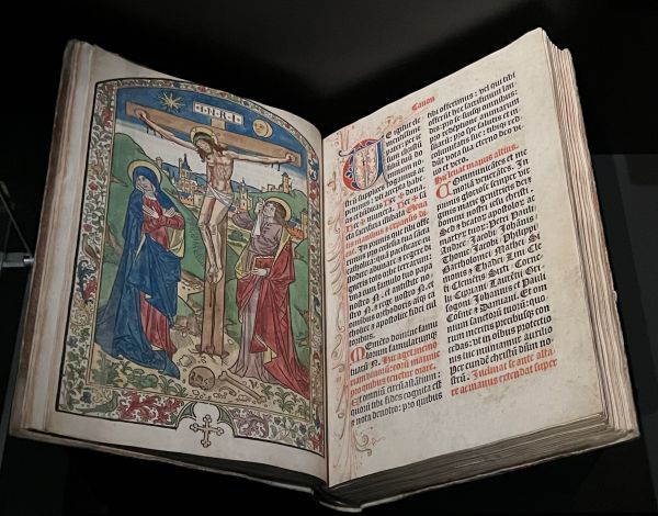 Crucifixion and Canon of the Mass